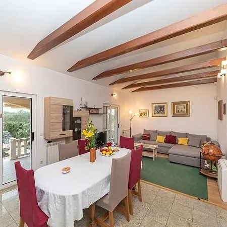 Casa vacanze Two , Heated Pool, Sauna Kaštela