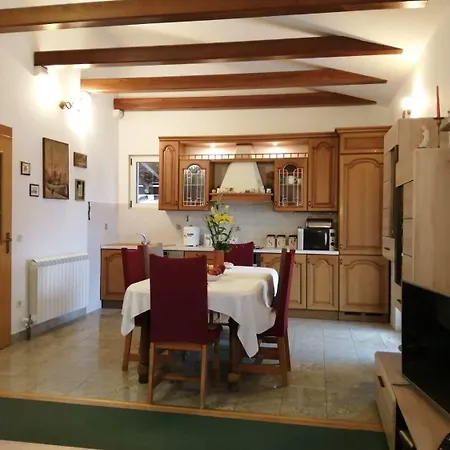 Casa vacanze Two , Heated Pool, Sauna Kaštela