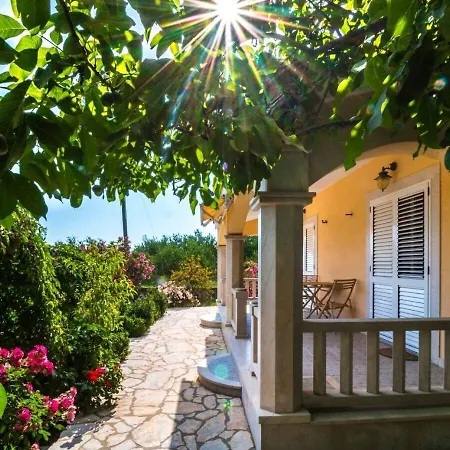 Two , Heated Pool, Sauna Casa vacanze